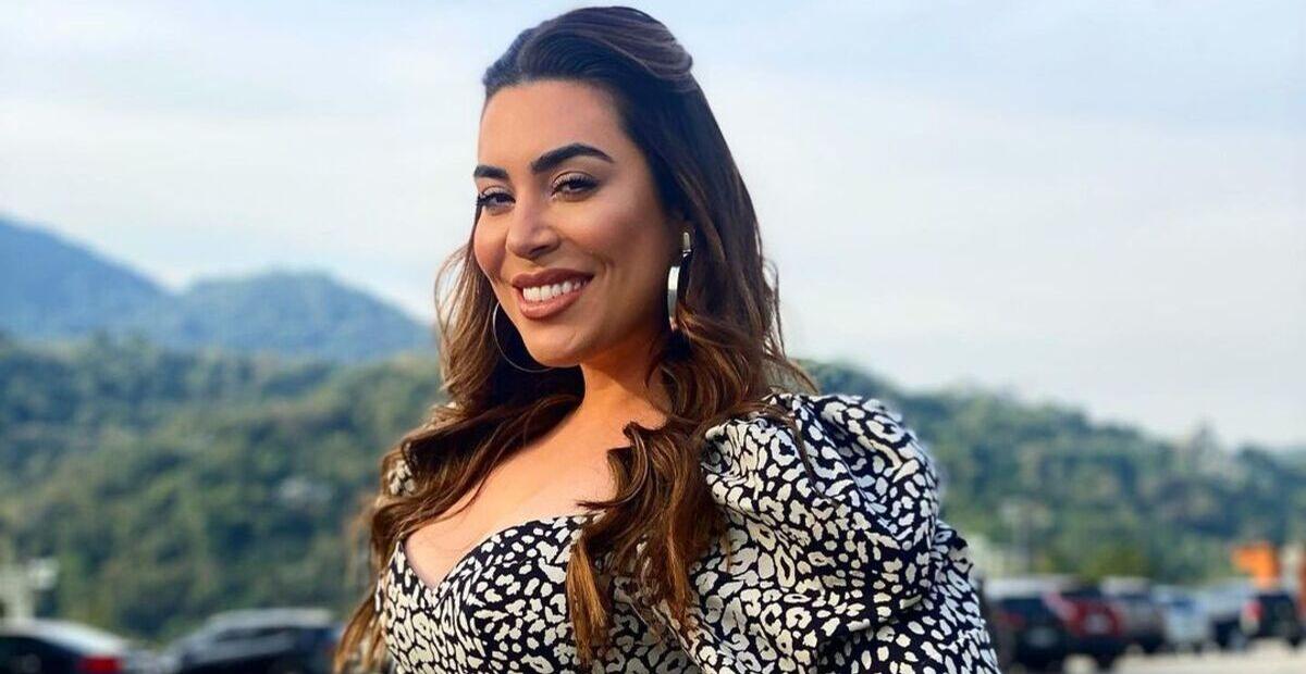 Naiara Azevedo aposta em vestido curtinho e pernão rouba a cena: ”Perfeita demais”