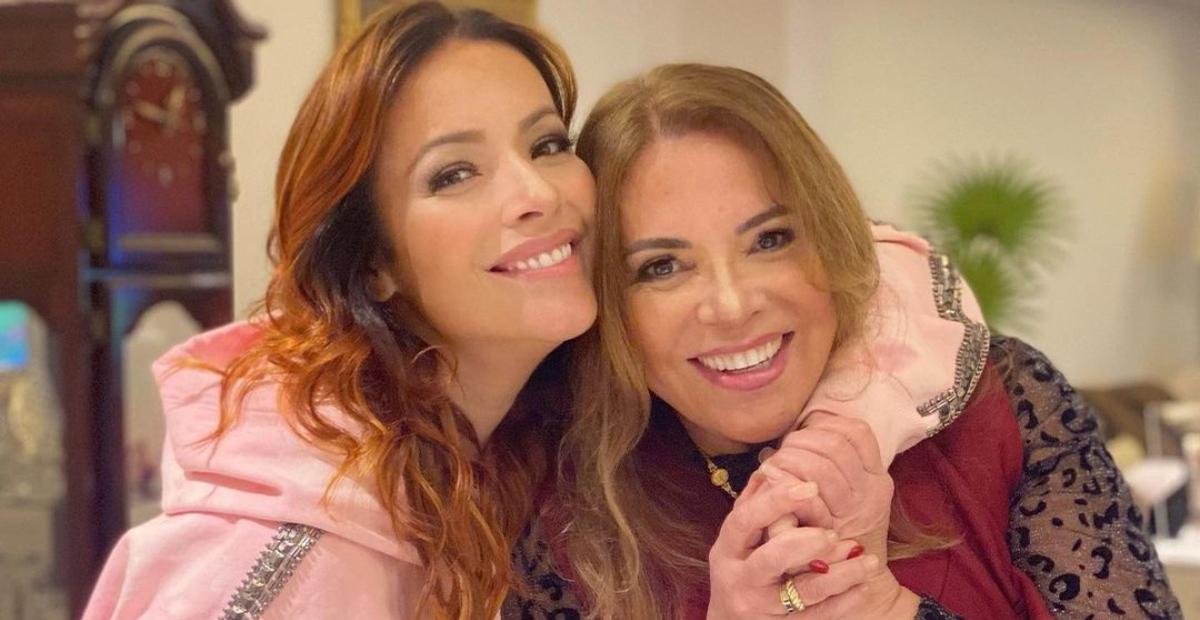 Renata Dominguez presta homenagem de aniversário para a mãe: ”Te amo muito”