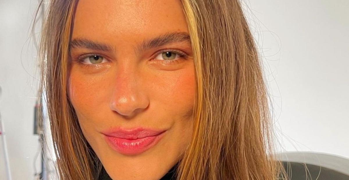 Mariana Goldfarb dá close em bumbum com biquíni cavado e exibe estrias: ”Rachando de tão gostosa”