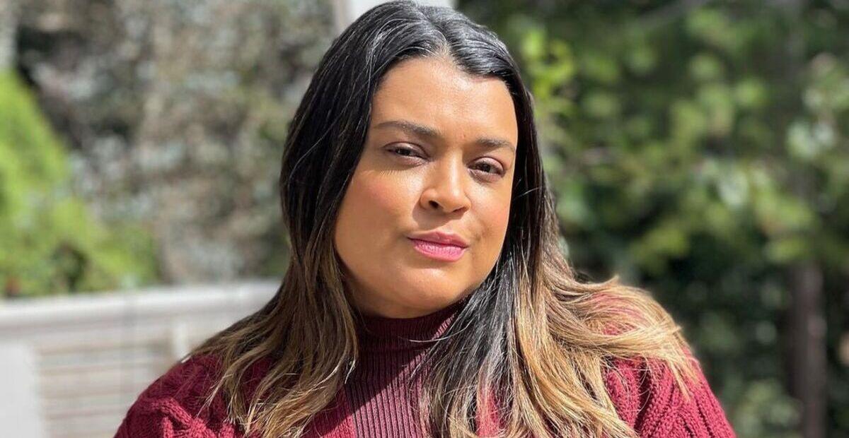 Em seu aniversário, Preta Gil surge de biquíni e exibe curvas reais