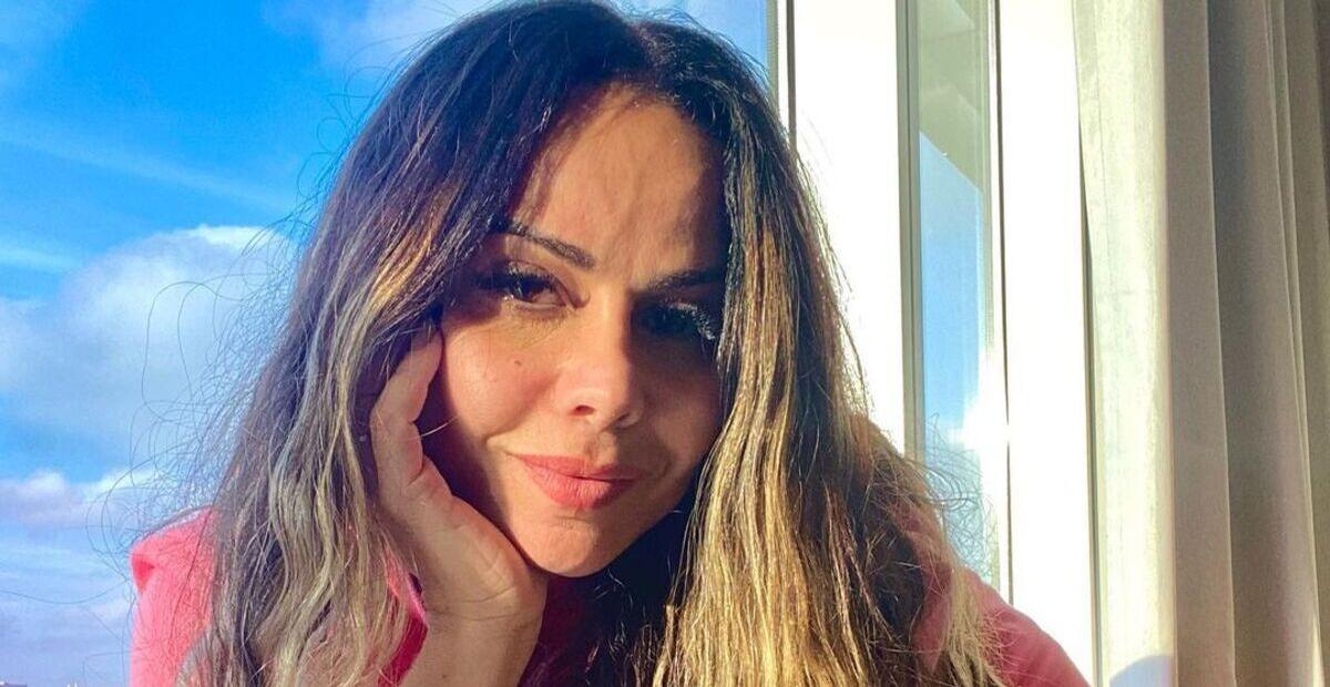 De look fitness, Viviane Araújo exibe curvas muito saradas e impressiona: ”Rainha!”