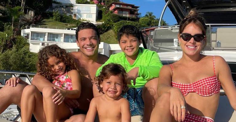 Wesley Safadão compartilha clique divertido com os filhos e se declara: ”Amo vocês”