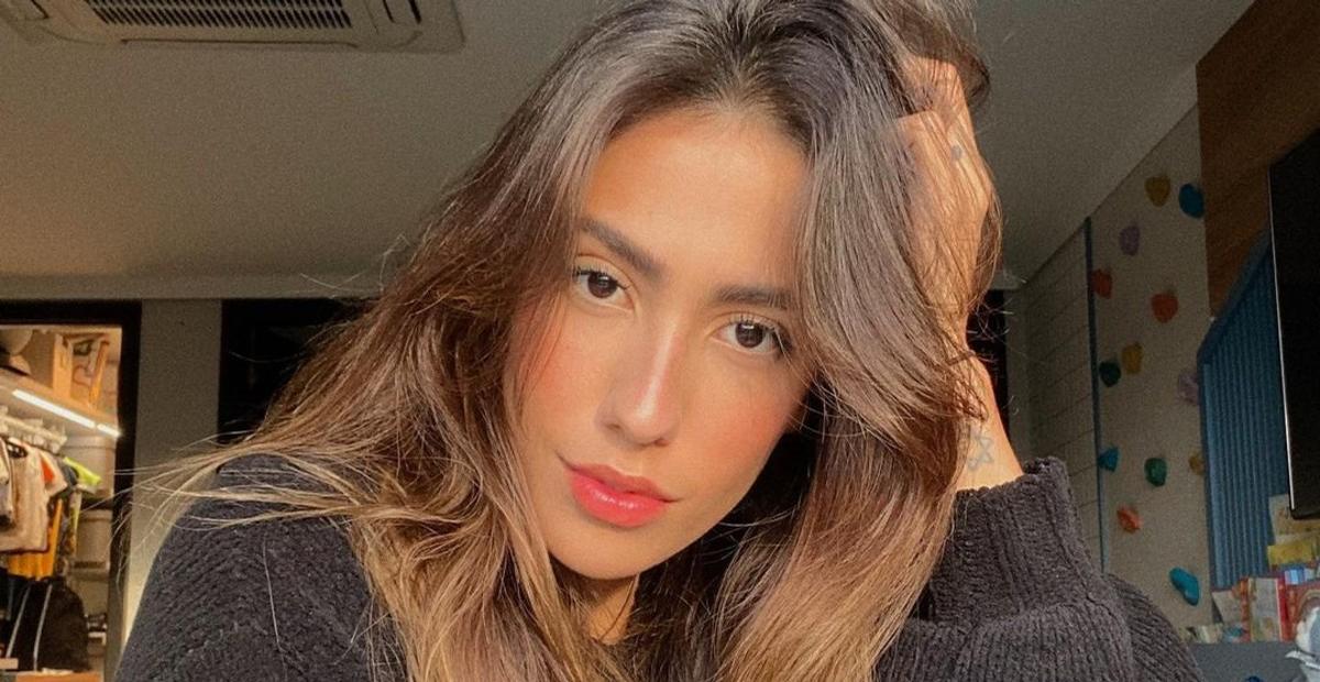 Gabi Brandt diverte a web ao publicar sequência de fotos descontraídas