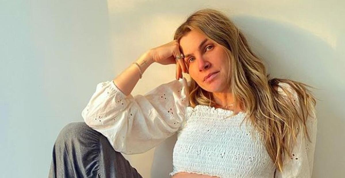 Grávida, Julia Faria exibe barrigão e desabafa: ”Tenho chorado muito”