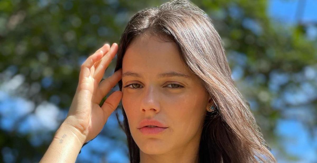 Grávida, Laura Neiva recebe segunda dose da vacina contra covid-19: ”É sobre proteger o próximo”