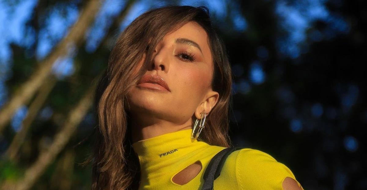 Sabrina Sato escolhe look estiloso, ‘detonado’ e grifado de mais de R$16 mil para Ilha Record