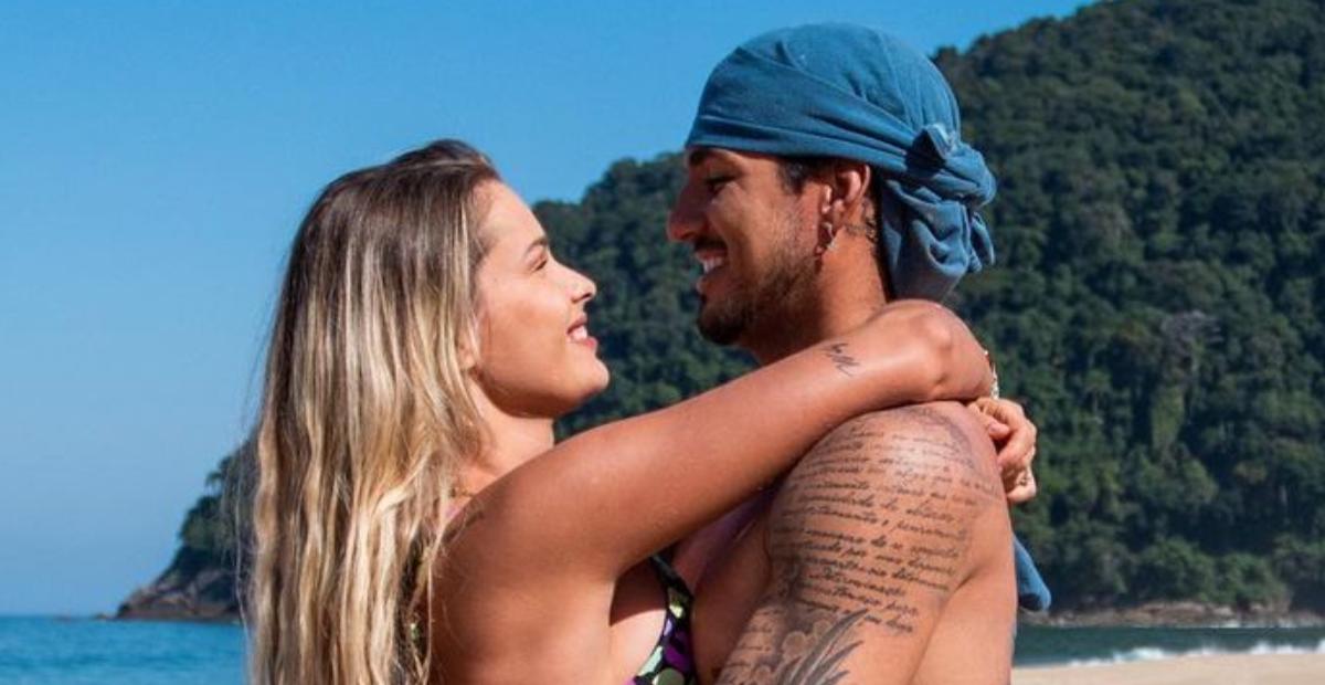 Yasmin Brunet publica fotos na praia com Gabriel Medina e se declara: ”Melhor companhia”