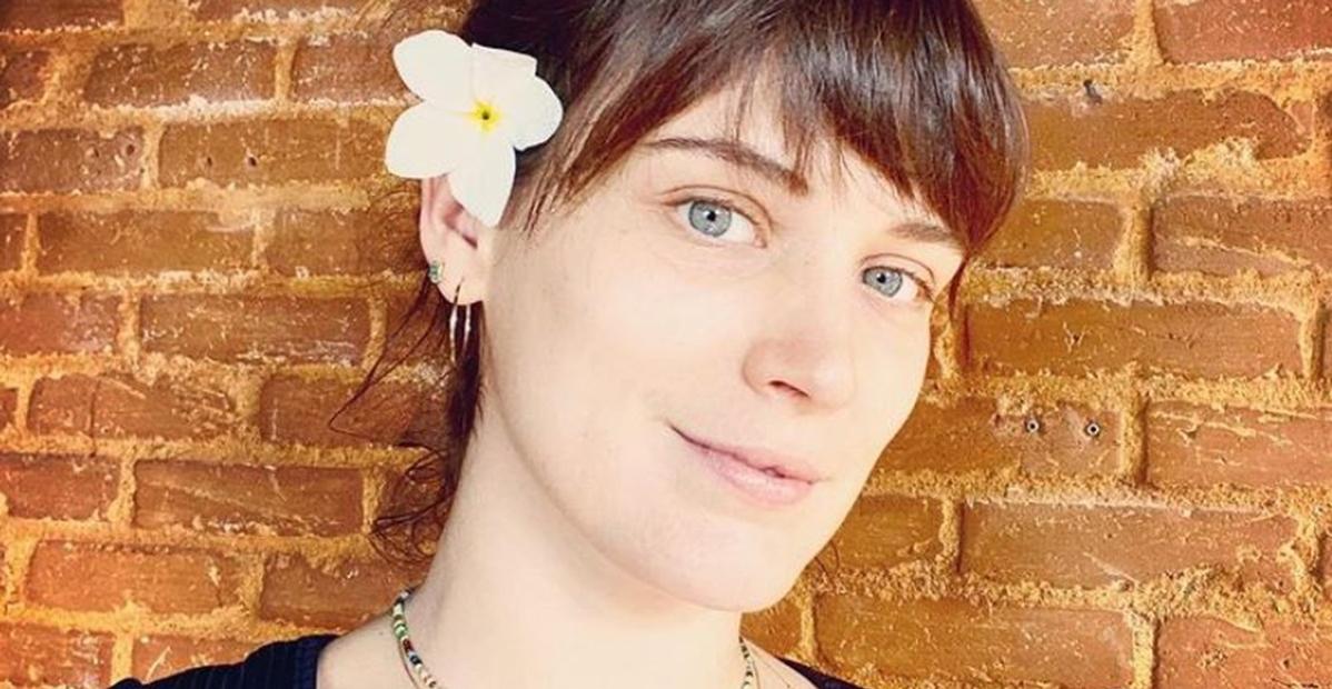 Aos 30 anos, Bianca Bin toma primeira dose da vacina da covid-19 e comemora