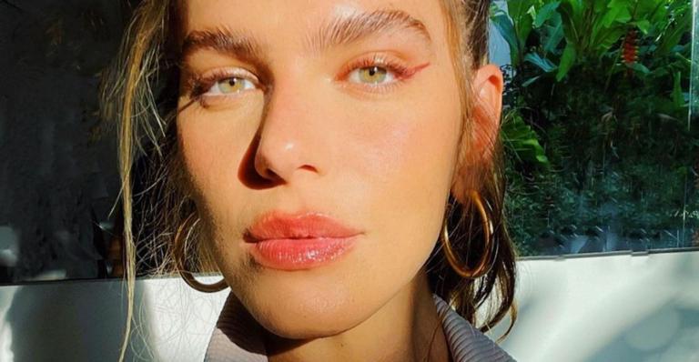 Mariana Goldfarb rebate comentários sobre sua sobrancelha: ”Está na minha cara e não na sua”