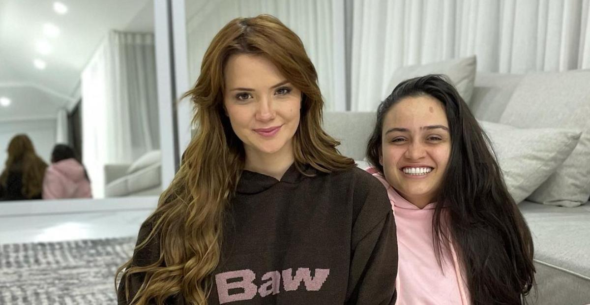 Marcela McGowan exibe bastidores de sua primeira viagem internacional com a namorada, Luiza