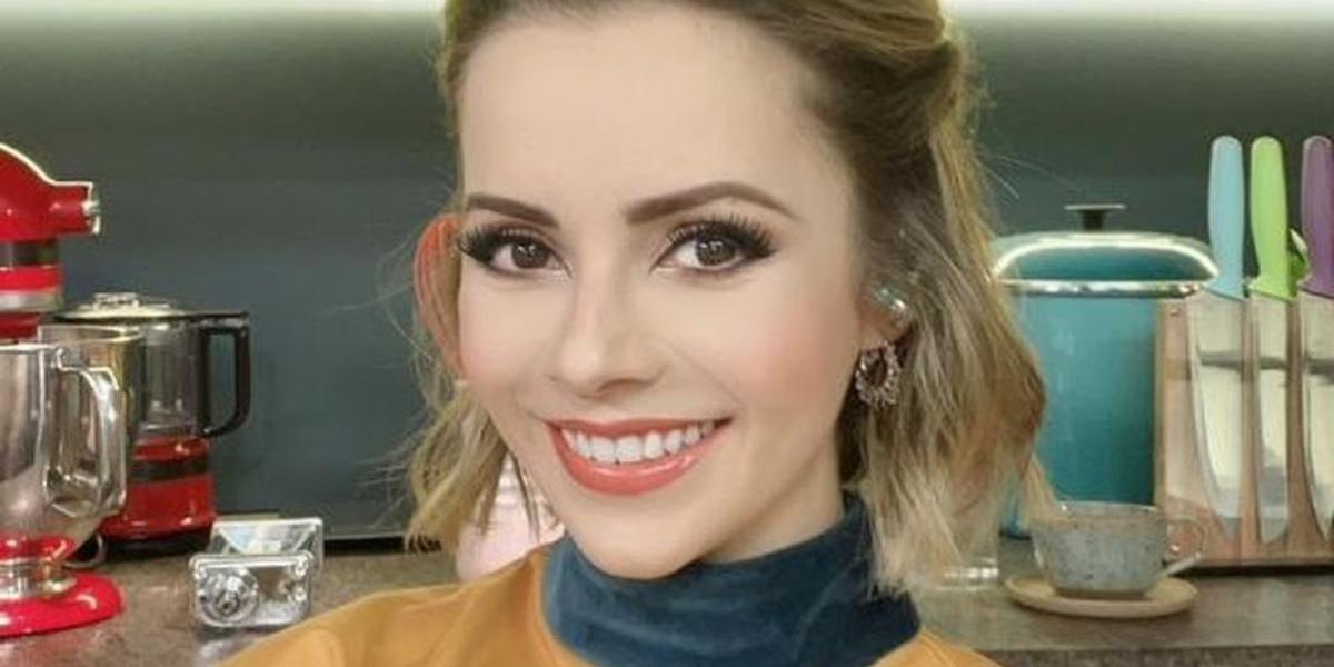 Sandy mostra flexibilidade ao surgir fazendo ioga e surpreende os fãs: ”Quase uma mulher elástica”
