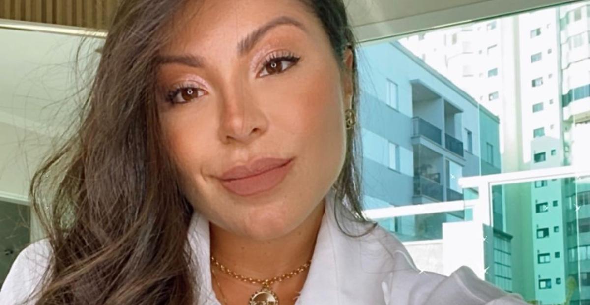 Acusada de fazer lipo, Andressa Ferreira esbanja corpão só de biquíni e rebate: ”É fácil criticar!”