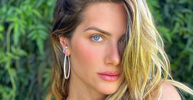 Giovanna Ewbank surge com novo visual na web e brinca: ”Nova loira do Tchan”