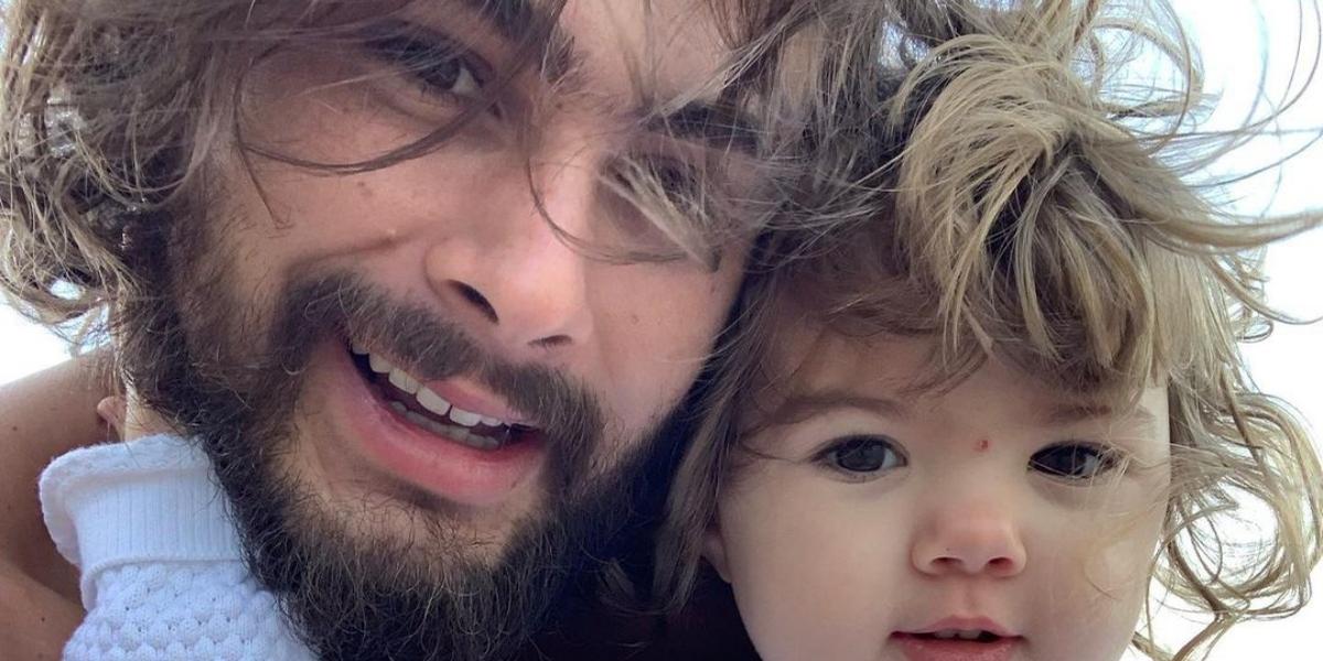 Rafa Vitti se derrete ao receber carinho da filha, Clara Maria, em vídeo
