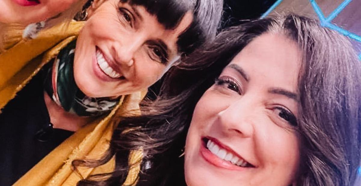 Nos bastidores do ‘Master Chef’, Ana Paula Padrão e Helena Rizzo brincam de bruxa e voam de vassoura