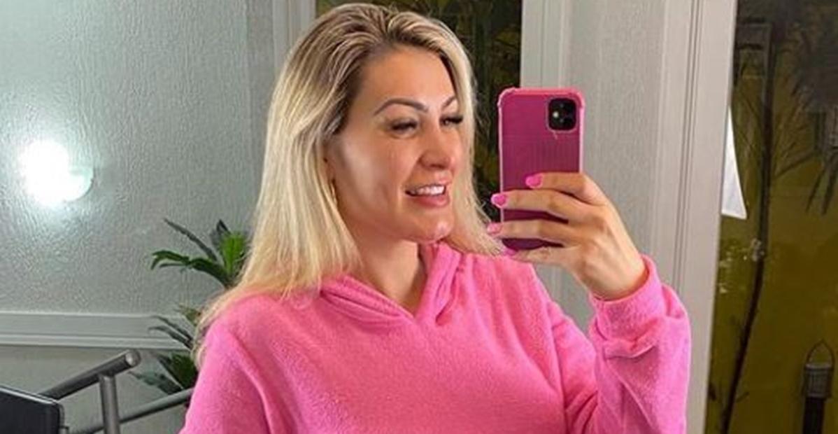 Grávida, Andressa Urach fala sobre os sintomas: ”Muito enjoada”