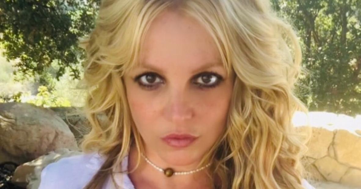 Segundo site norte-americano, pai de Britney Spears abre mão da tutela da cantora