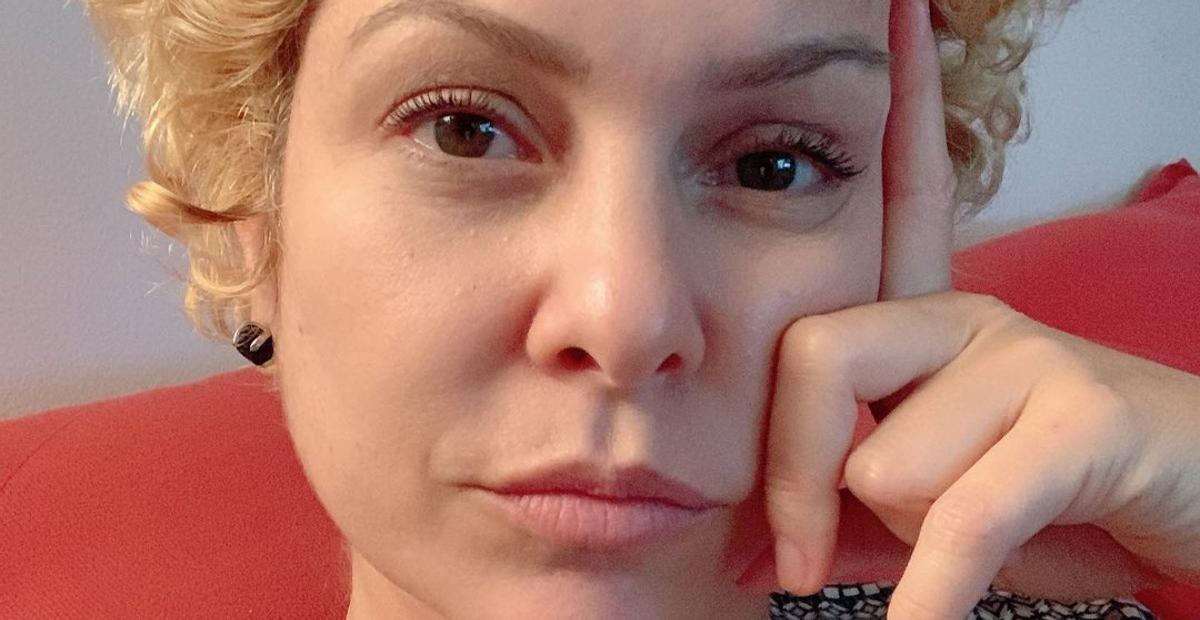 Bárbara Borges posta foto antiga e relembra fase de problemas com álcool: ”O olhar não esconde”