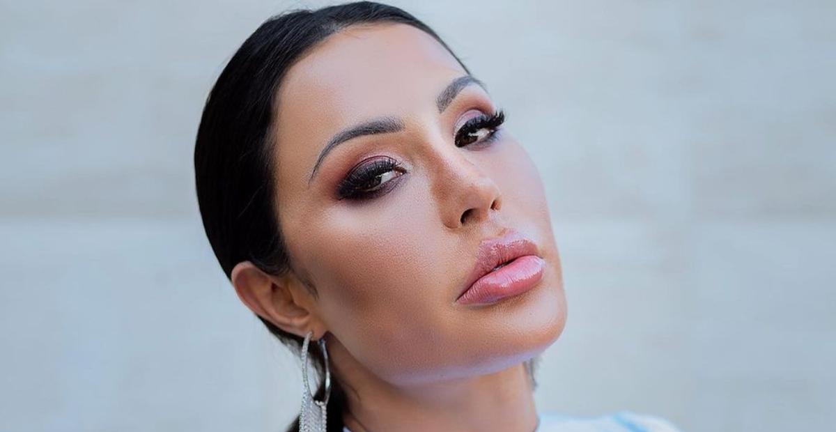 Gracyanne Barbosa rebola de micro short e deixa parte de bumbum gigante de fora: ”Sensacional!”