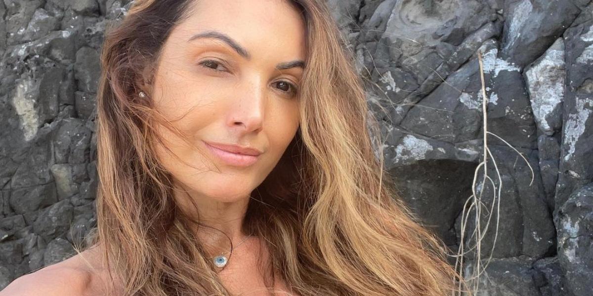 Patrícia Poeta exibe clique arrasador de vestido rosa e dispara: ”Sextou!”
