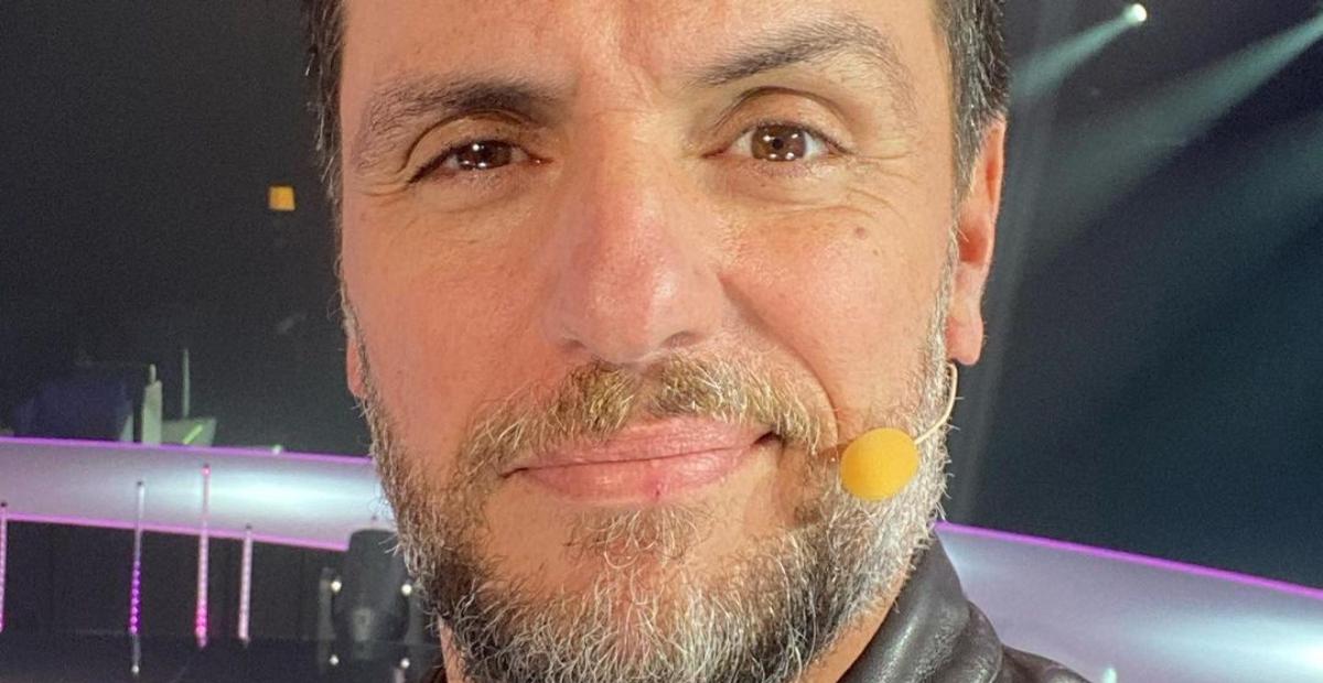 Nos bastidores, Rodrigo Lombardi enche equipe do ‘The Masked Singer’ de elogios: ”Time incrível”