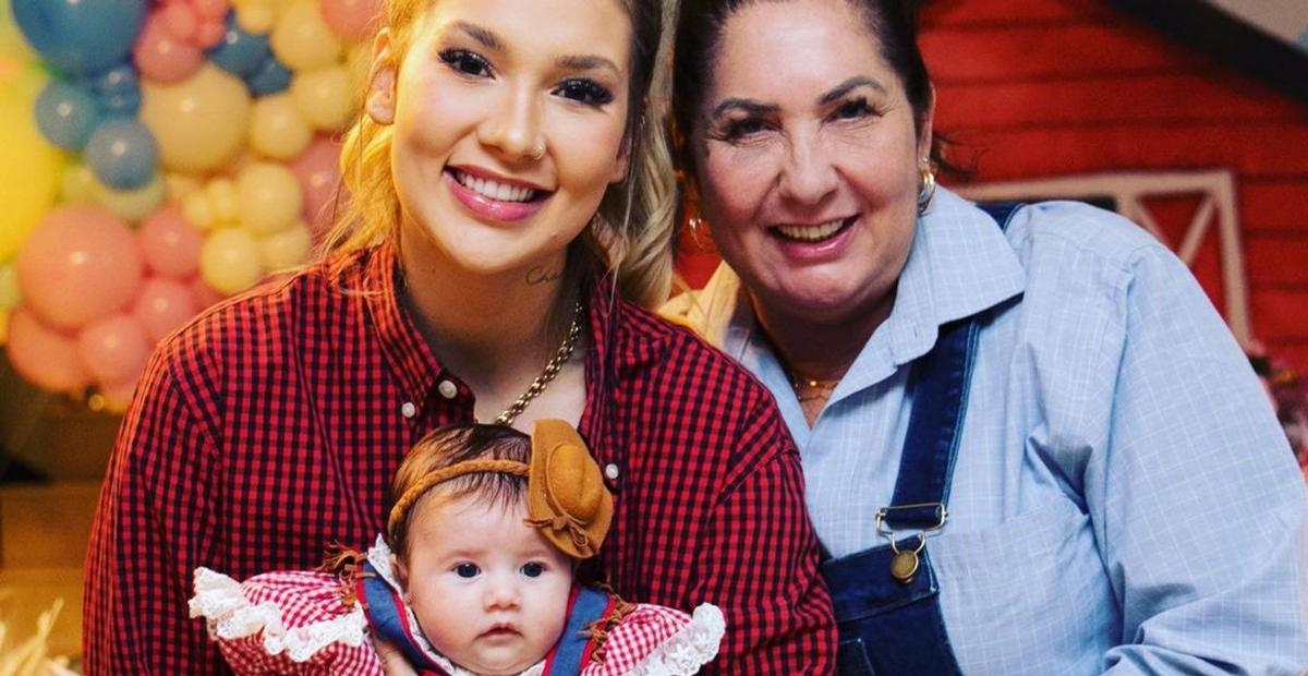 Virginia Fonseca se derrete ao flagrar momento de sua mãe com sua filha: ”Amor eterno!”