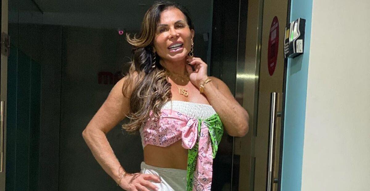 De look micro, Gretchen exibe seu novo bumbum em vídeo