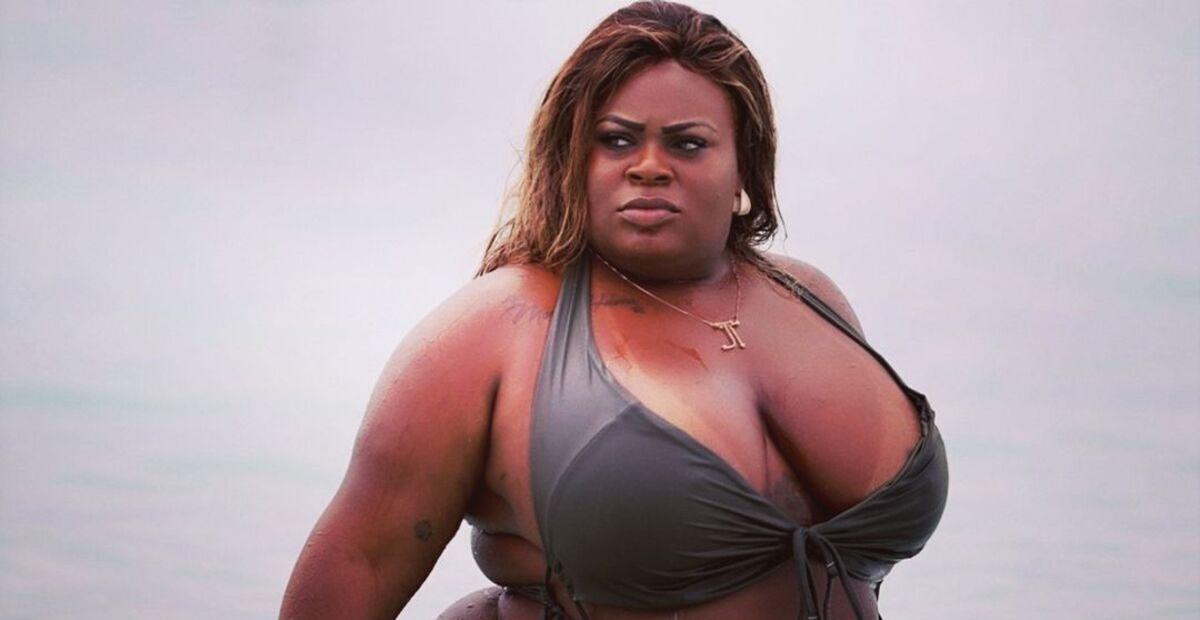 De biquíni cavadíssimo, Jojo Todynho rouba a cena no mar de Cancún
