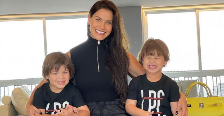 De biquíni, Andressa Suita mostra momento de brincadeira com os filhos, Gabriel e Samuel