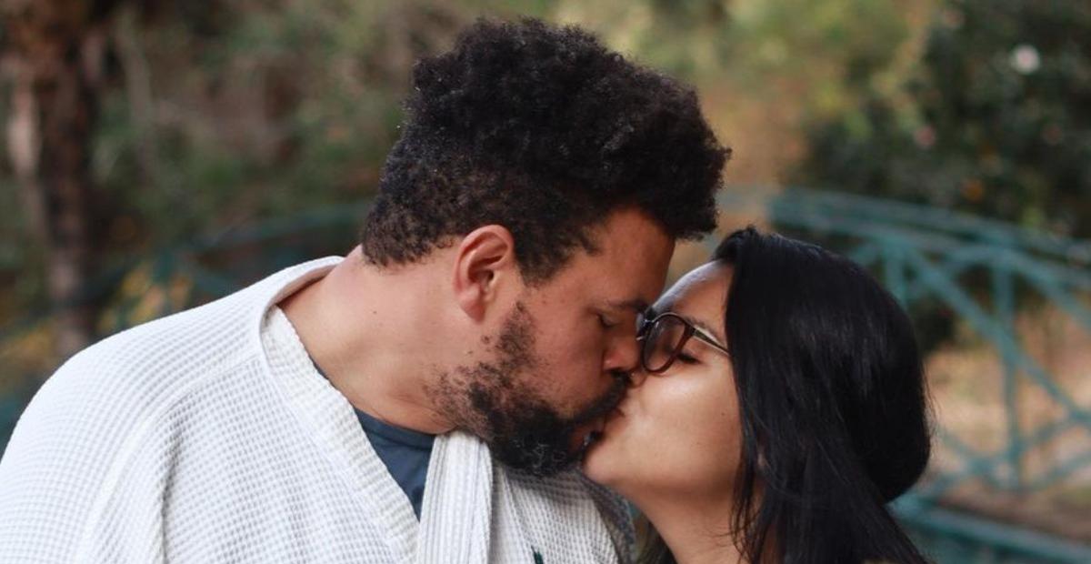 Ex-BBB Babu Santana surge com a nova namorada em spa e confessa: ”Tô apaixonado”