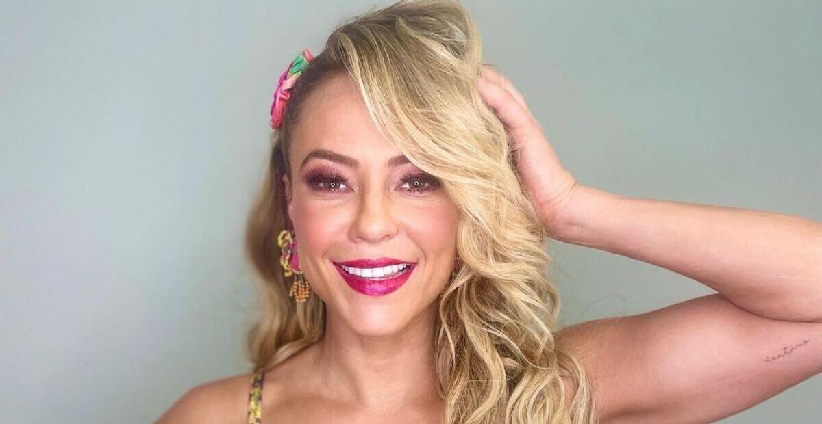 No ‘Super Dança dos Famosos’, Paolla Oliveira exibe curvas em look aberto