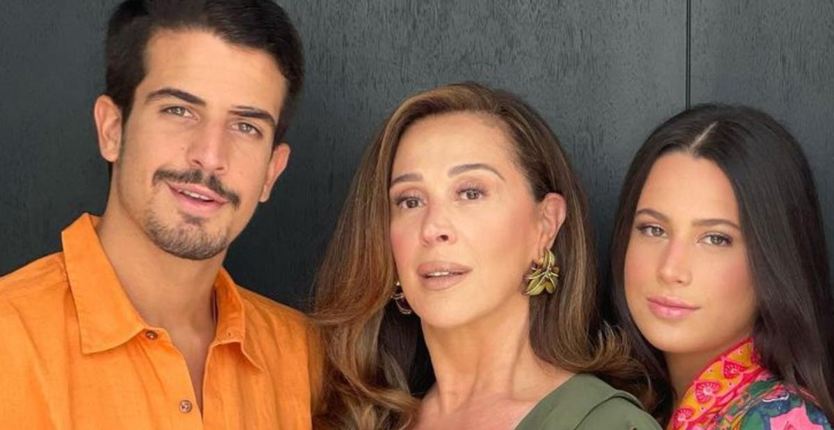 Claudia Raia se diverte com os filhos em viagem pelos Lençóis Maranhenses: ”Transbordando amor!”
