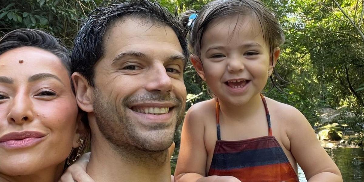 Duda Nagle exibe cliques divertidos ao lado da família e se declara: ”Meus amores”