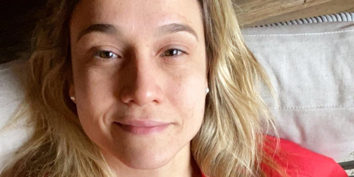 Fernanda Gentil recebe a 2ª dose da vacina contra a covid-19: ”Vacina boa é a que tá no braço”