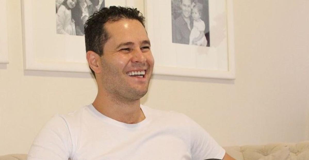 Pedro Leonardo encanta a web com clique da filha ao lado do avô, Leonardo: ”Amo demais”