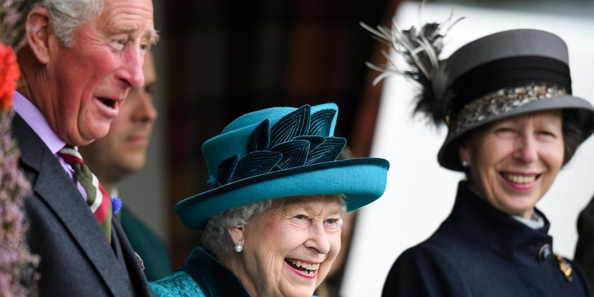 Príncipe Charles celebra aniversário de 71 anos da Princesa Anne com clique raro