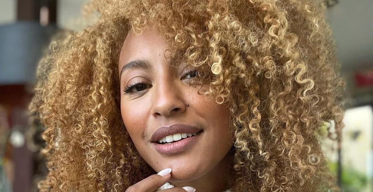 Sheron Menezzes relembra com carinho de foto da gravidez: ”Momento que me senti mais maravilhosa”