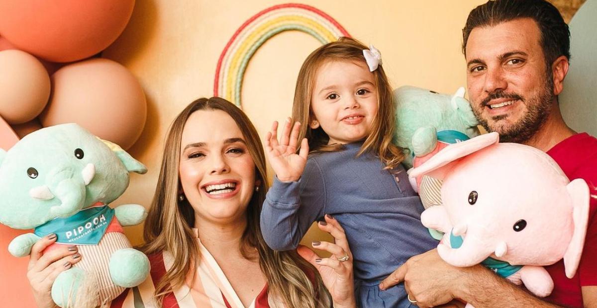 Thaeme Mariôto encanta ao mostrar os detalhes do chá de bebê da filha, Ivy