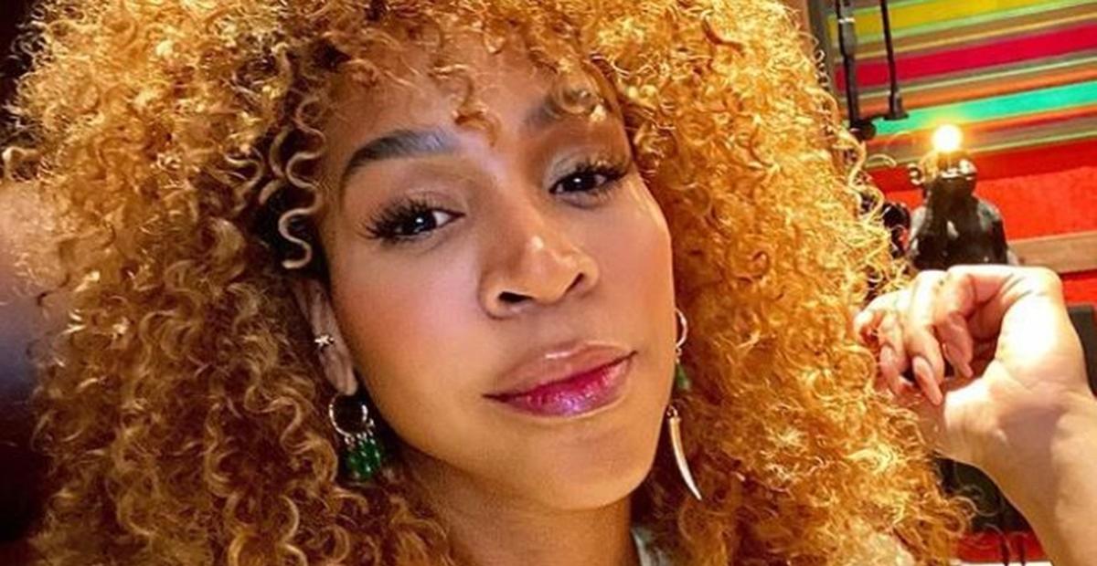Trabalhando em novo álbum, Karol Conká agradece carinho: ”Contribui muito na minha evolução”