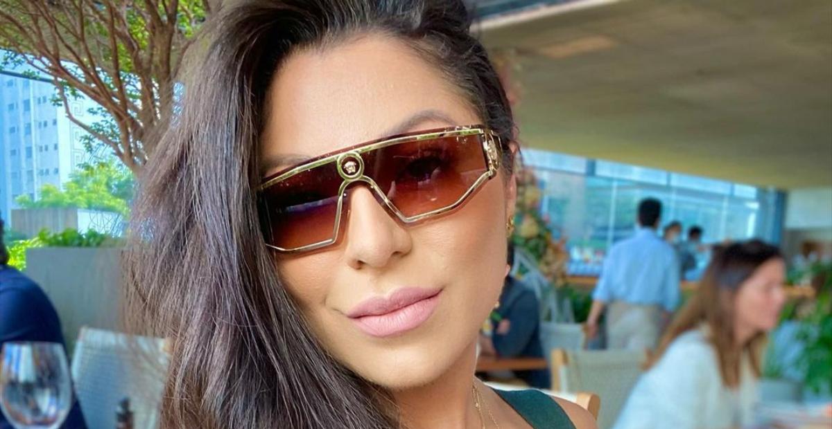 Andressa Ferreira esbanja beleza ao surgir com look transparente: ”Beleza sem igual!”