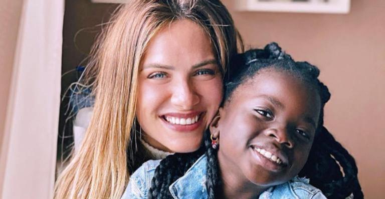 Giovanna Ewbank curte momento de beleza com a filha, Titi: ”Noite das meninas”