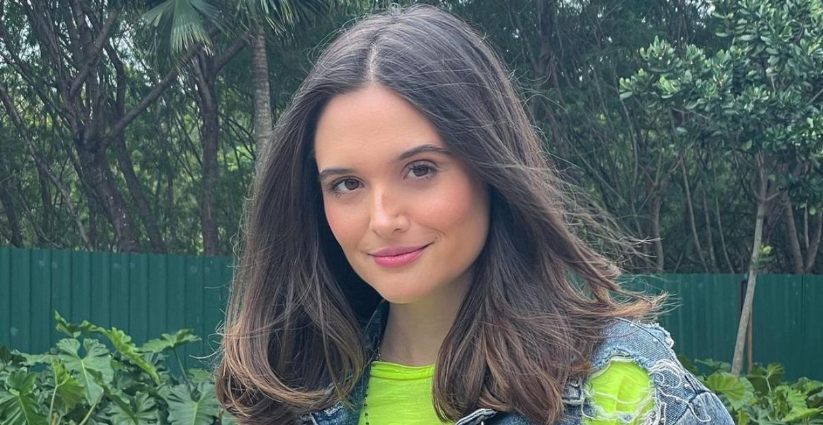 Juliana Paiva se diverte em bastidores de novo projeto: ”Em breve novidades pra vocês!”