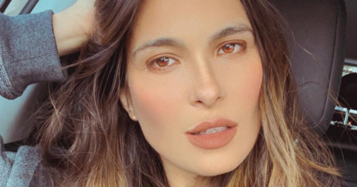 Kamilla Salgado exibe corpão de biquíni ao celebrar a mudança do tempo: ”Hoje vai esquentar”
