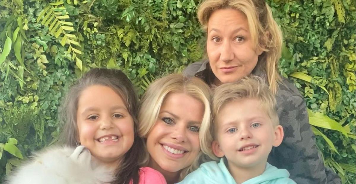 Karina Bacchi se diverte ao lado de Enrico Bacchi e amiga: ”Amamos a visita”