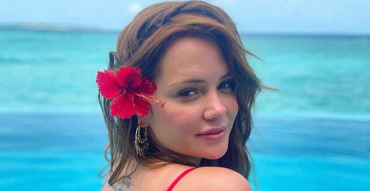 Marcela McGowan surge deslumbrante em cliques nas Maldivas e brinca: ”Fingindo costume”