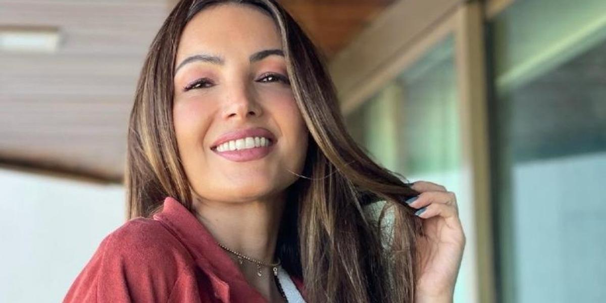 No aeroporto, Patrícia Poeta monta look invernal arrasador e impressiona: ”Deusa!”