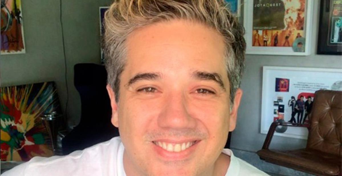 Rogério Flausino, vocalista do Jota Quest, chama atenção ao mostrar a filha em foto rara