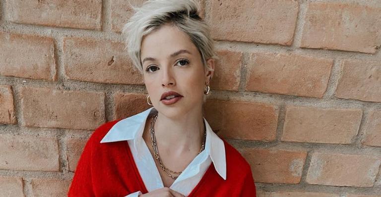Agatha Moreira aproveita dia de sol em balanço e encanta ao surgir com look de frio: ”Maravilhosa”