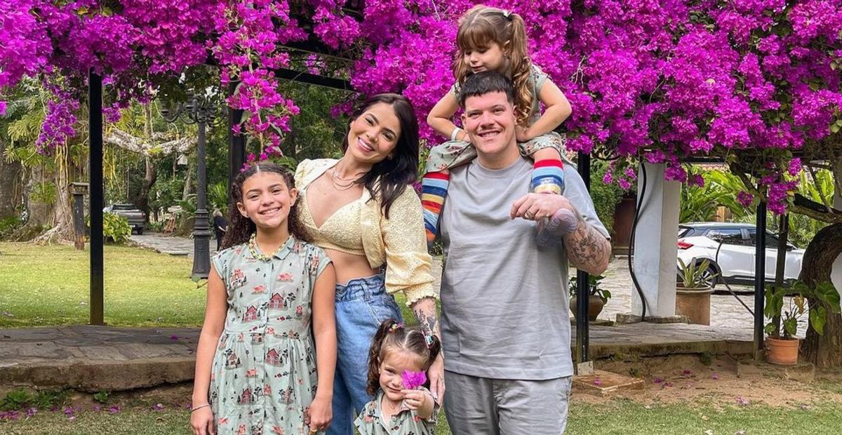 Thaís Vasconcellos publica registro perfeito em família e se declara: ”Vocês são minha força”