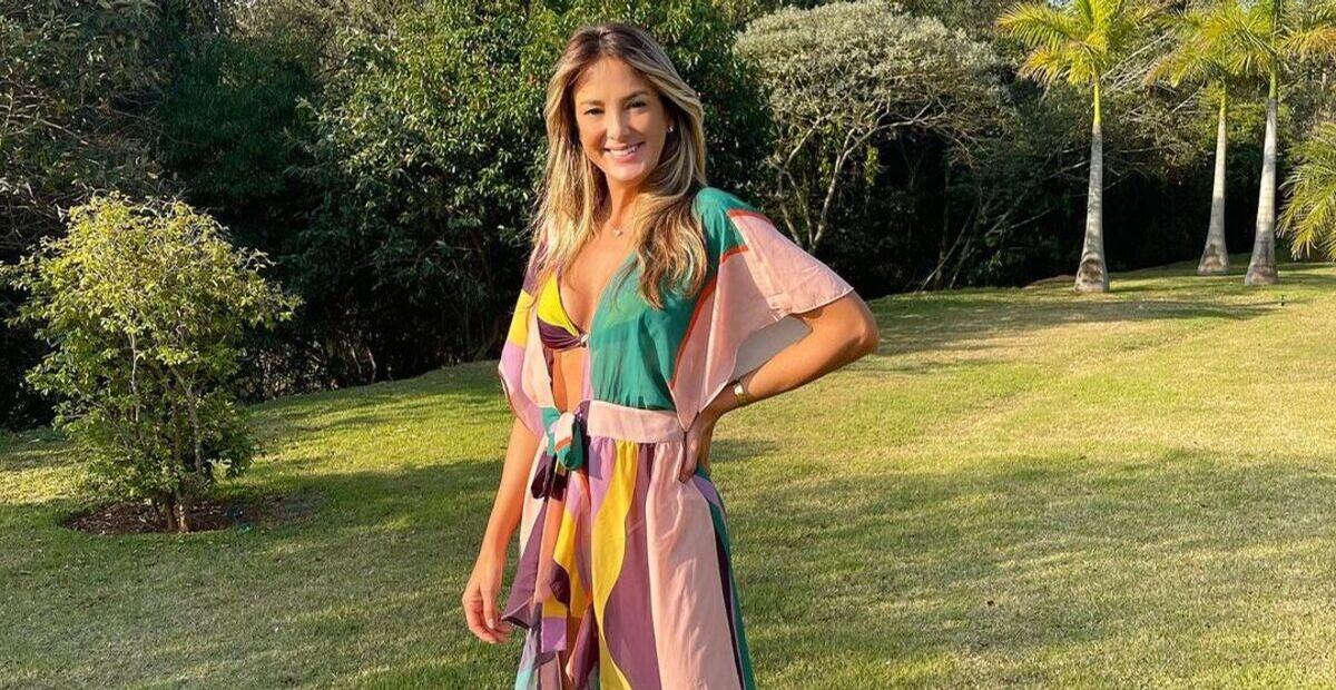 Ticiane Pinheiro impressiona com look do dia de apenas uma cor: ”Que gata”